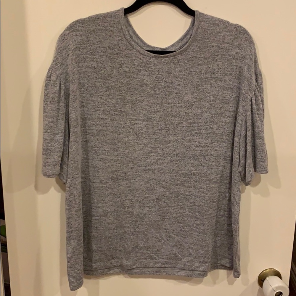 New w/o tags gray short sleeve top w/ bell sleeves